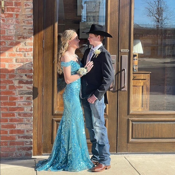 PROMDRESS - Picture 1 of 3